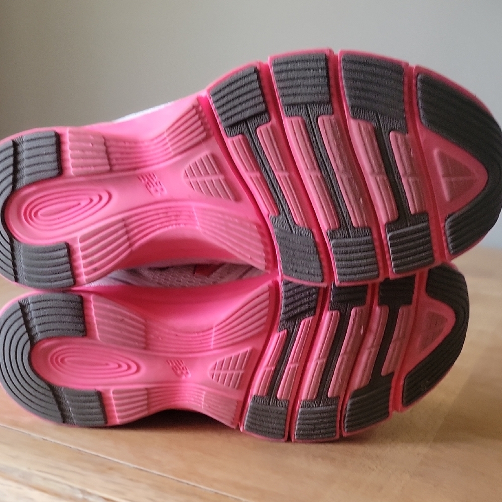 New Balance Cush Pink and White Athletic Shoes for Performance - Picture 5 of 5